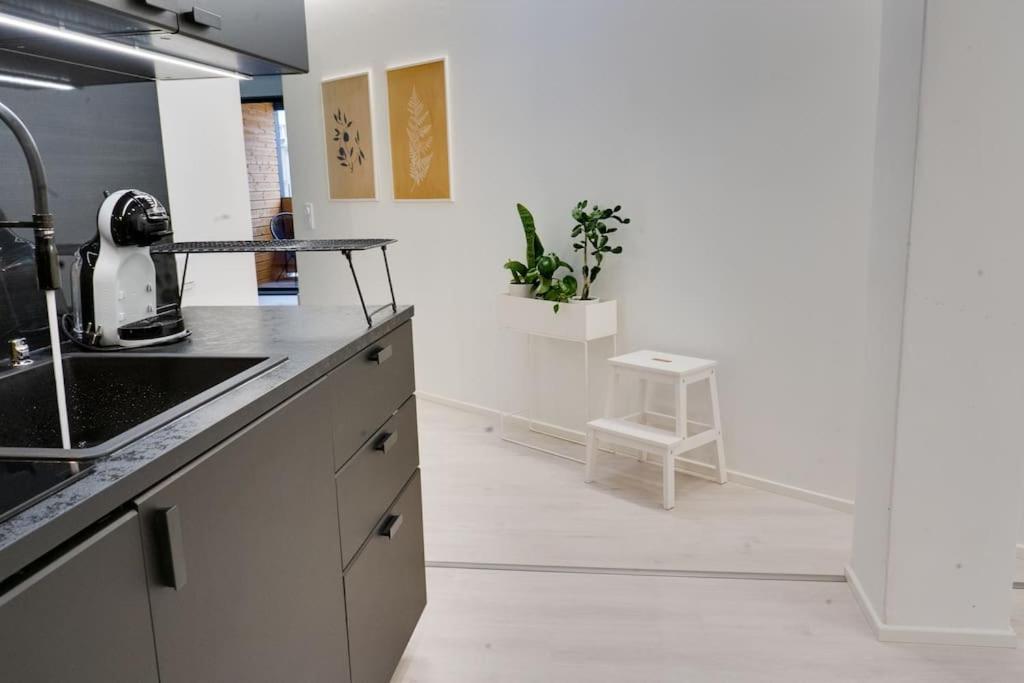 3H,K,P - Keskellae Tamperetta Kaunis Parvekkeellinen Uusittu Kolmio Apartamento Exterior foto